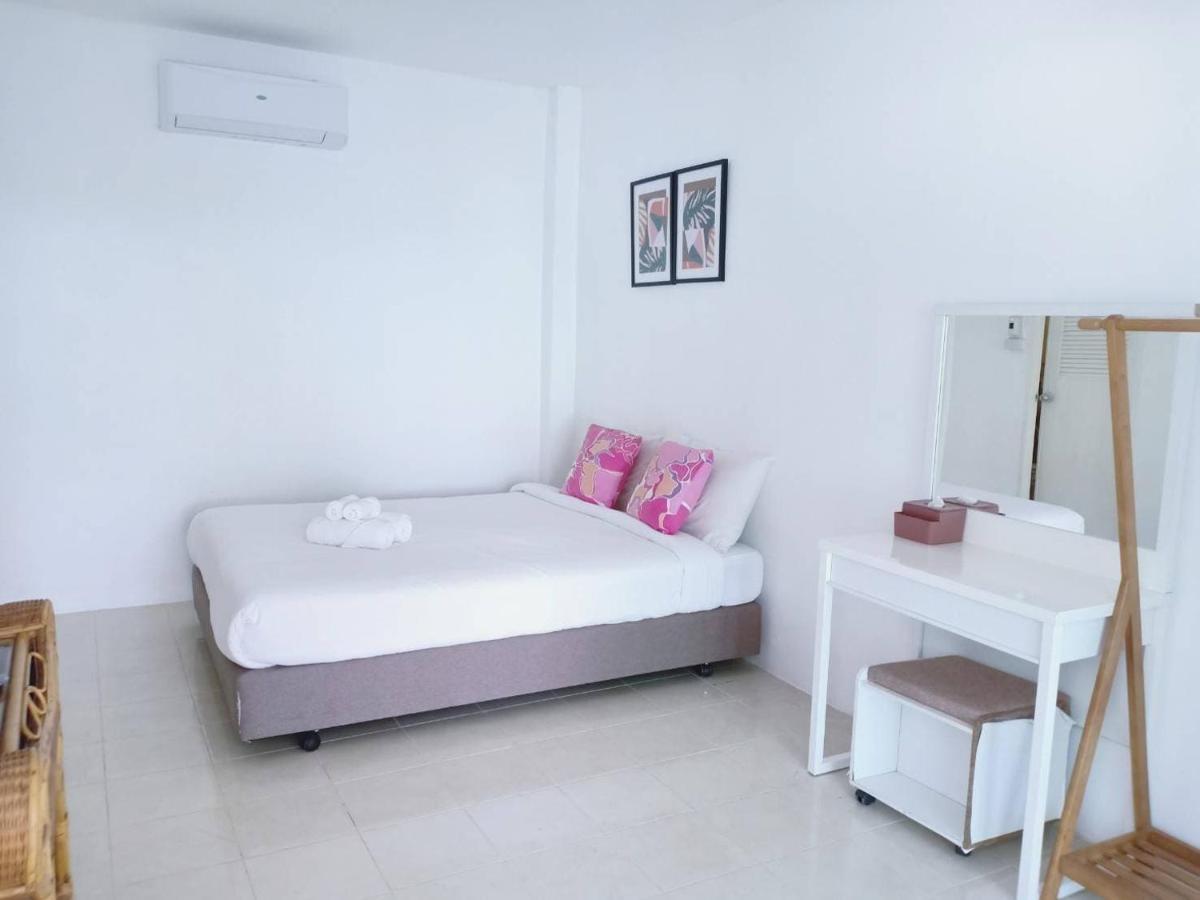 Issara Beach Resort Сичон Экстерьер фото