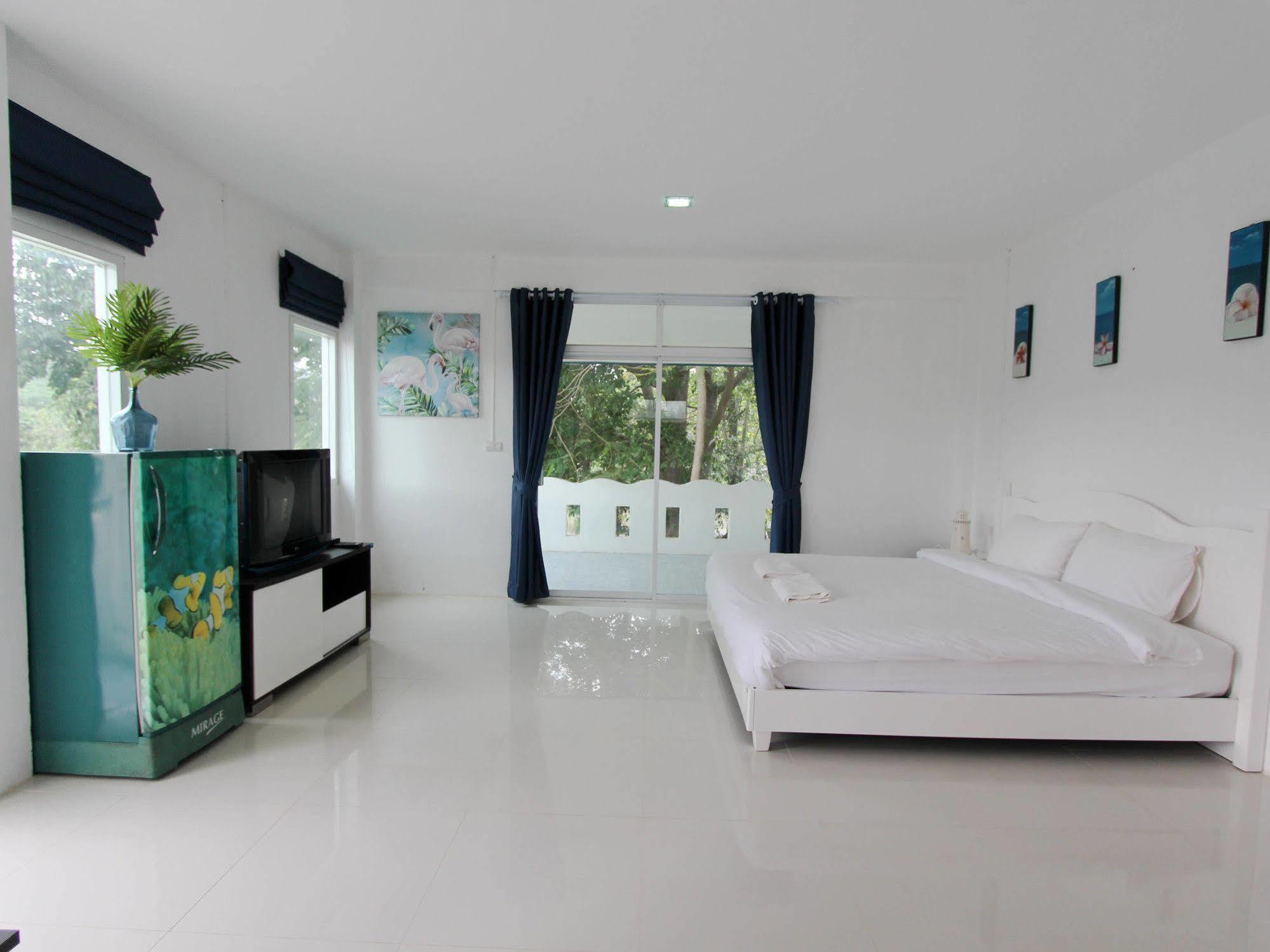 Issara Beach Resort Сичон Экстерьер фото