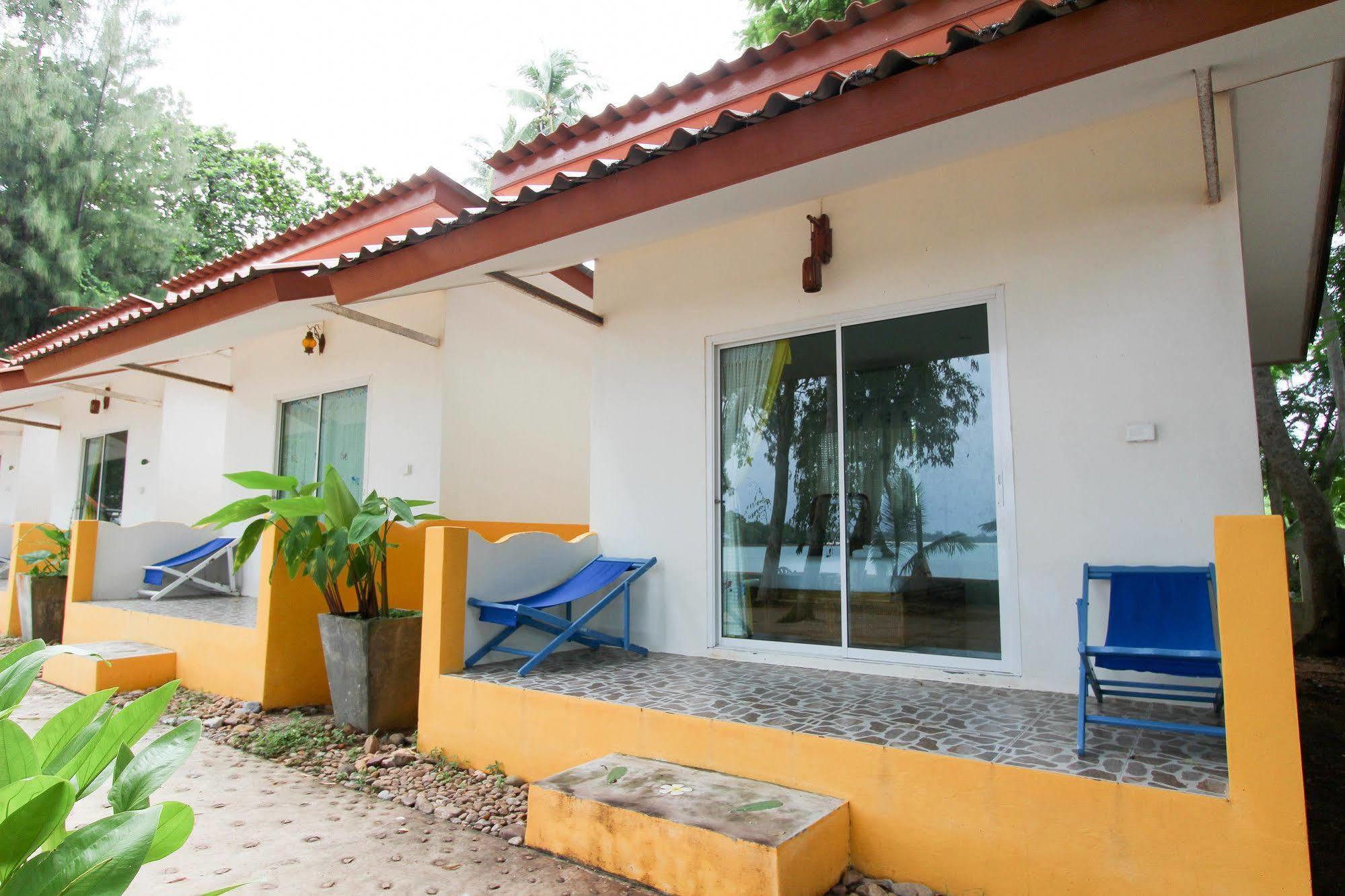 Issara Beach Resort Сичон Экстерьер фото