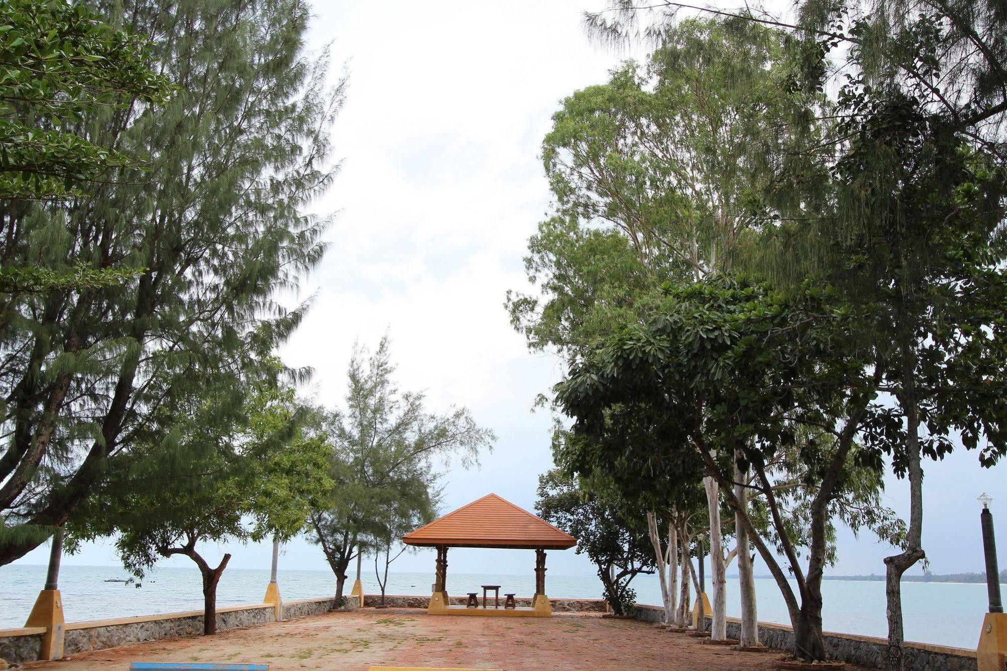 Issara Beach Resort Сичон Экстерьер фото
